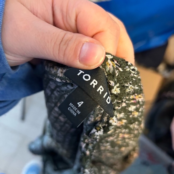 TORRID FLORAL SMOCKED BLOUSE - Picture 5 of 5